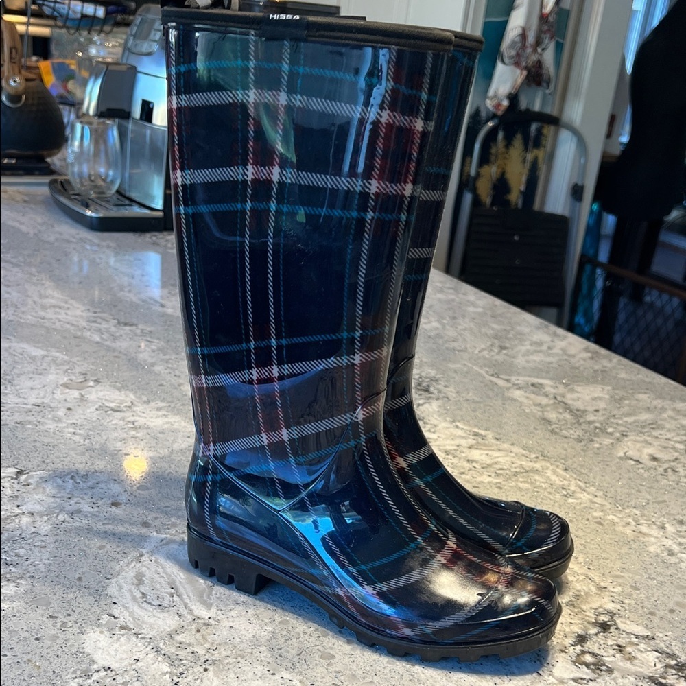 Plaid Glossy Rain Boots in Black Size 7